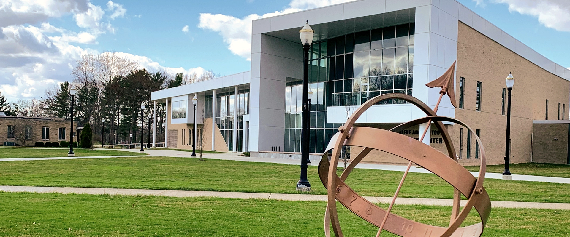 photo of the Marlene and Joe Toot Global Learning Center on the Walsh campus